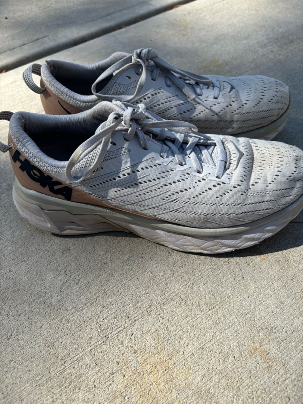 Hoka One One Arahi 4 Light Lunar Rock Grey and Tan Women's Running Shoes size 10 - Picture 5 of 12